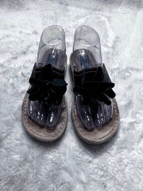 Clarks Womens Leather Slip-On Sandals With Flower Detail women size 6.5